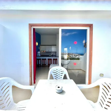Bonito Apartamento Con Freewifi, Bien Comunicado En Tenerife Sur *