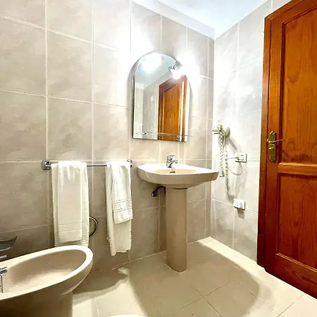 Bonito Apartamento Con Freewifi, Bien Comunicado En Tenerife Sur * Адехе