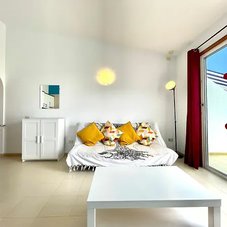 Bonito Apartamento Con Freewifi, Bien Comunicado En Tenerife Sur アパート アデヘ